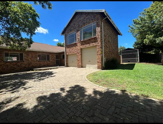 4 BEDROOM HOUSE TO LET IN VANDERBIJLPARK CE 3